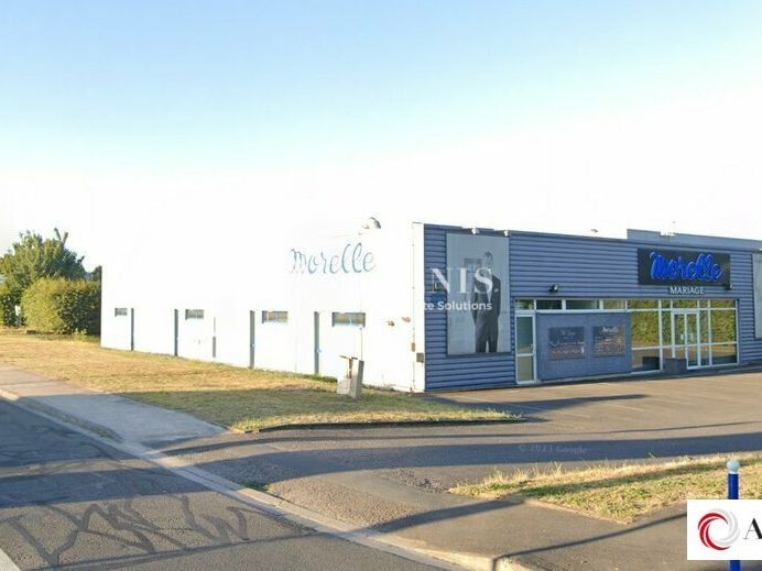 Location local commercial 720 m² non divisibles