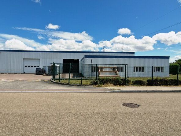 Location local d''activites 1278 m² non divisibles