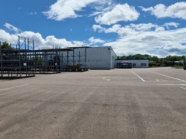 A LOUER – BATIMENT INDEPENDANT 1278 m² -  ZAE CAP NORD