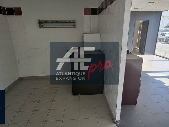Location local commercial 79 m² non divisibles