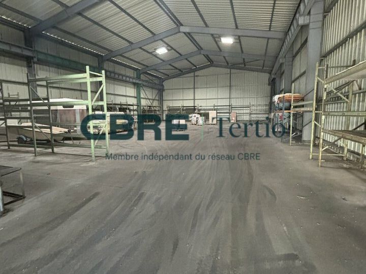 Location entrepot 750 m² non divisibles