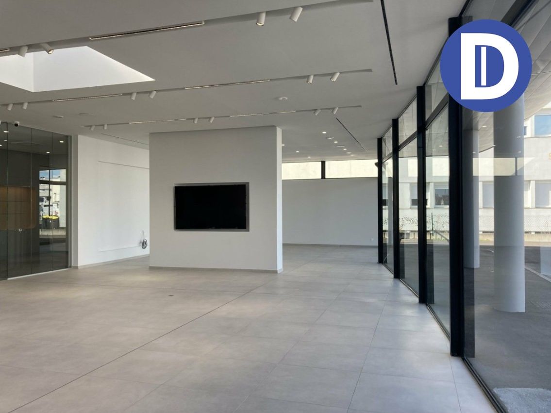 Location commerces 1466.00 m² non divisibles