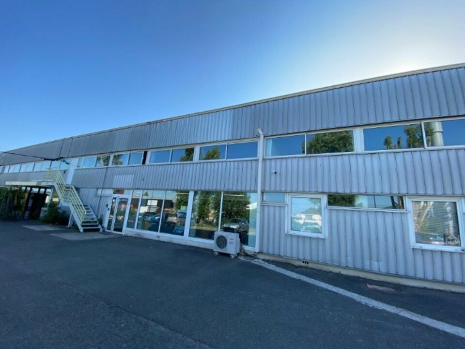 Location local d''activites 680 m² non divisibles