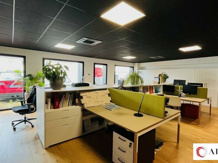 A LOUER - BUREAUX EN PARFAIT ETAT - 425 M² divisibles à partir de 133.50 M²
