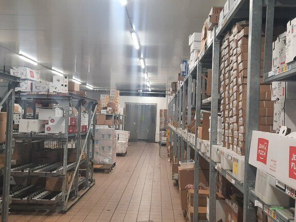 Locaux d'activité d'environ 1 550 m² - A VENDRE