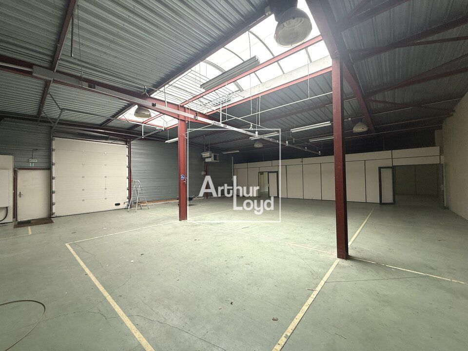 Location local d''activites 1000 m² non divisibles