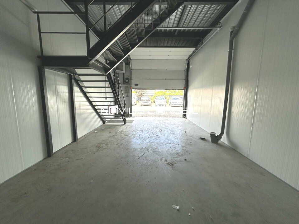 Location activité/entrepôt - 117 m²