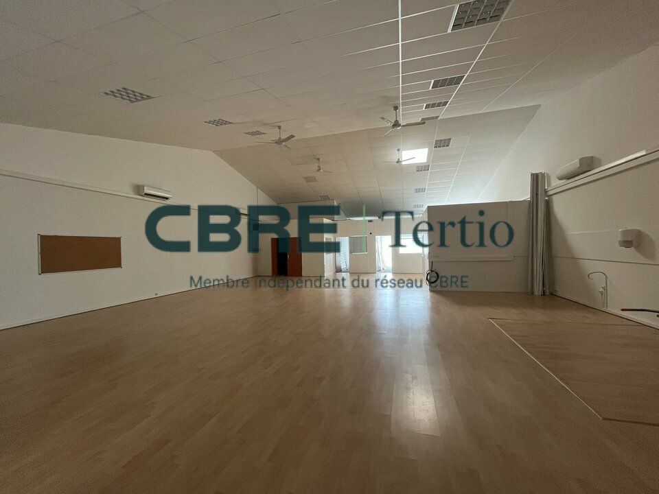 Location local commercial 302 m² non divisibles