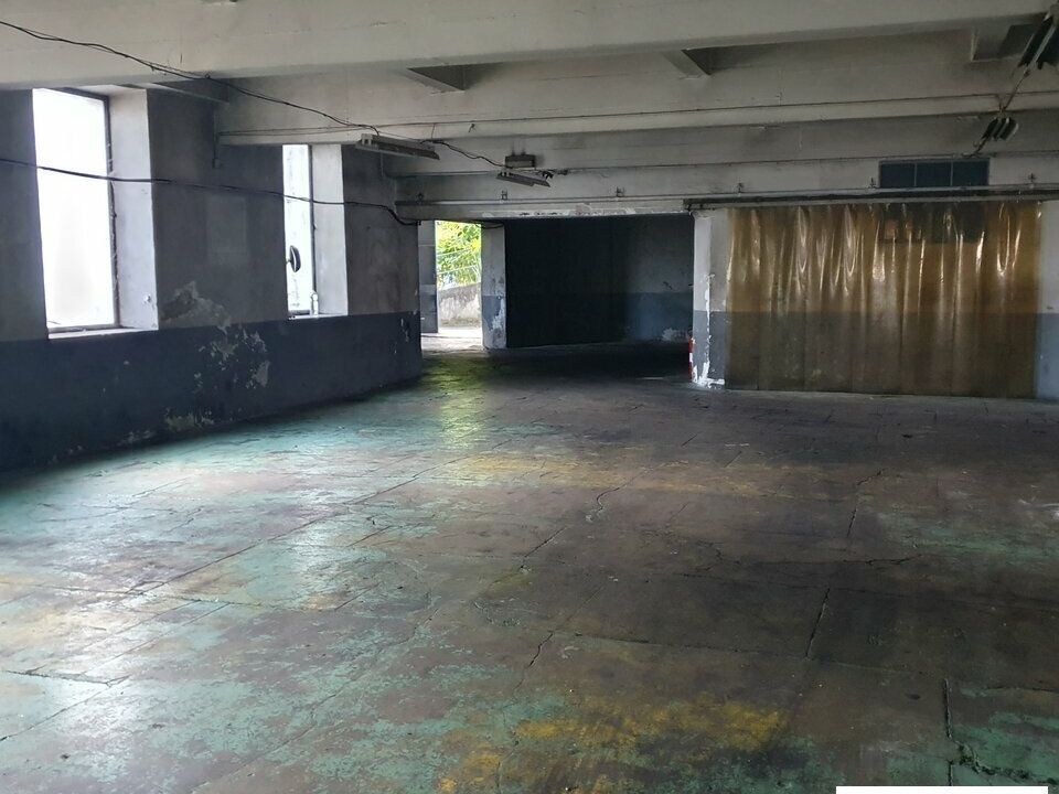 Location local d''activites 1000 m² non divisibles