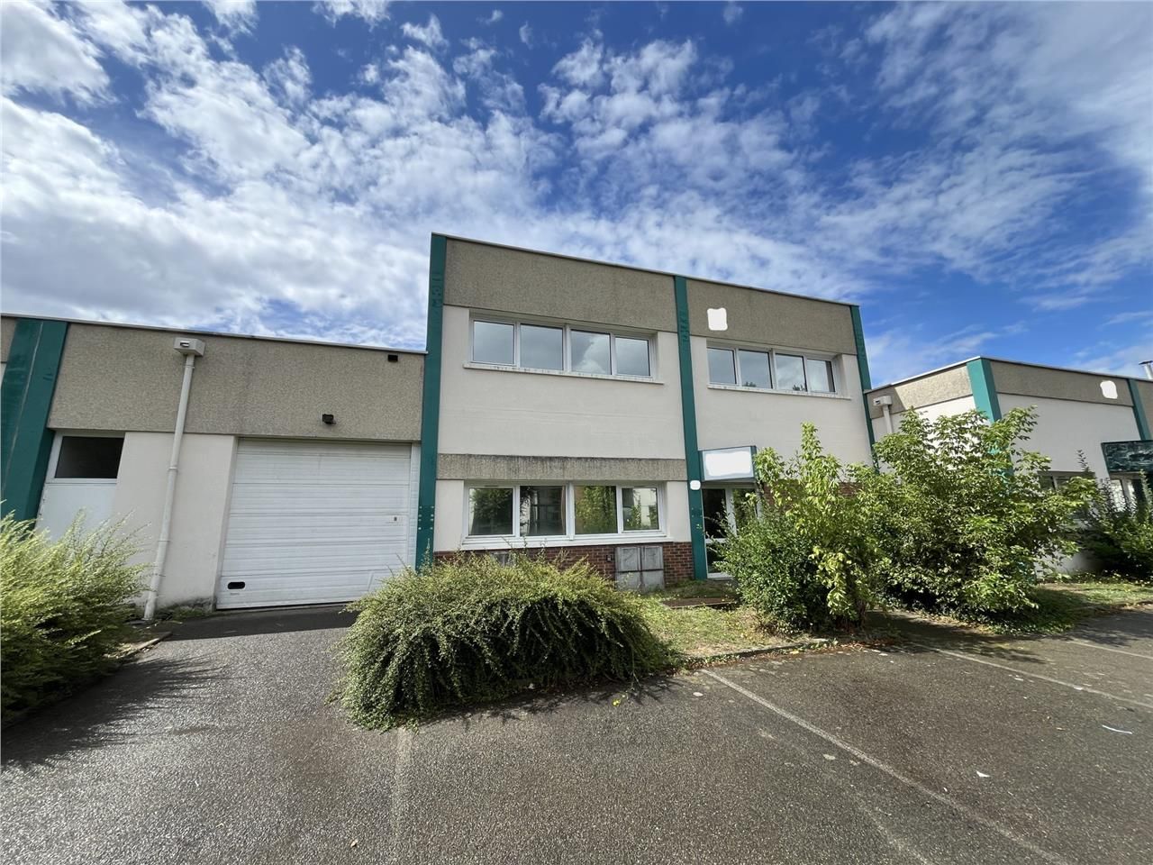 Location local 313 m² à Trappes