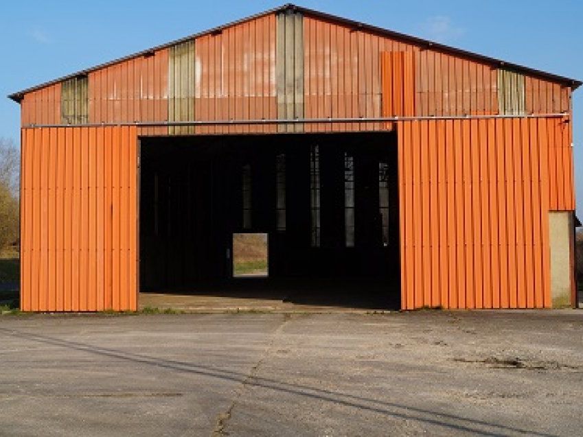 Location entrepot 900 m² non divisibles