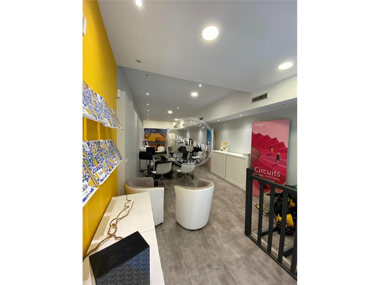 Location local commercial 66 m² non divisibles