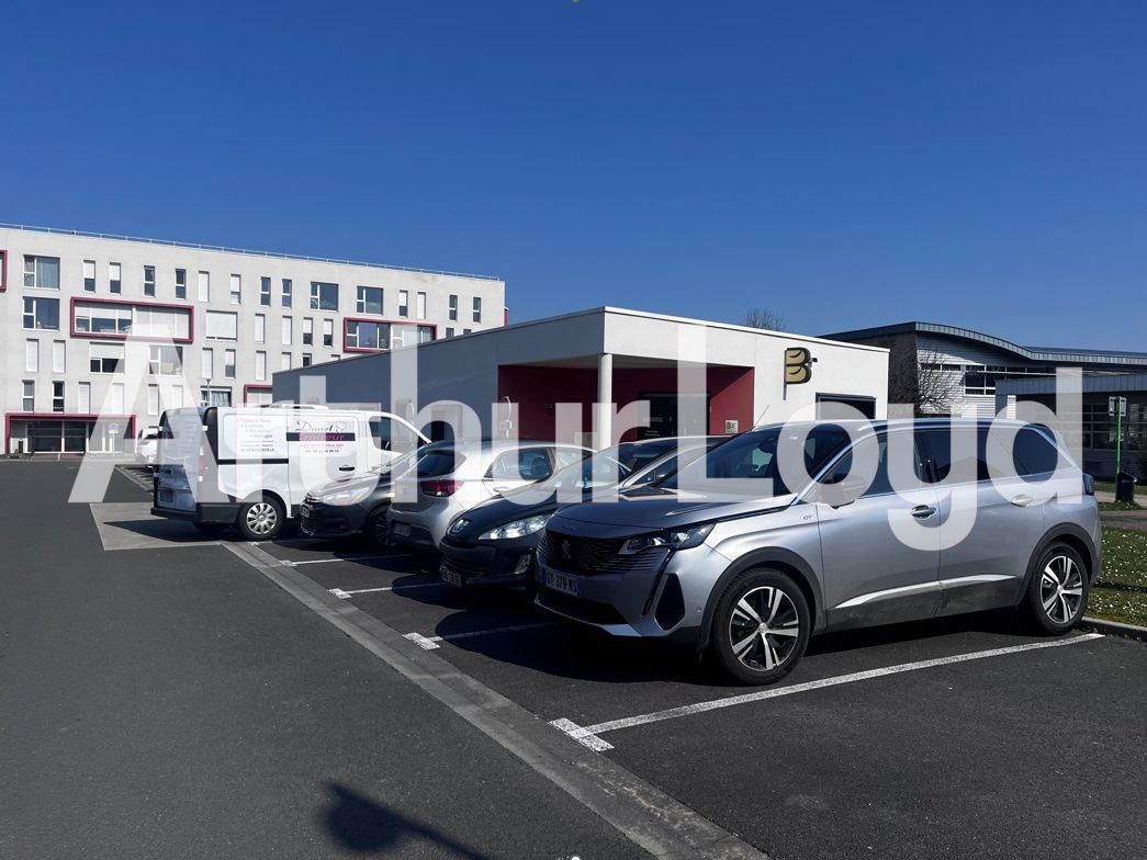 Location bureaux 239.13 m² à IFS