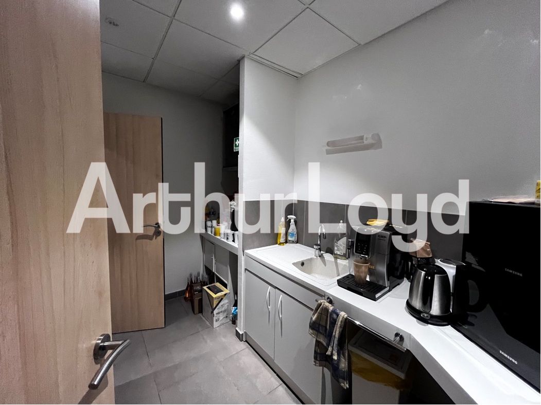 Location bureaux 118.00 m² à HEROUVILLE SAINT CLAIR