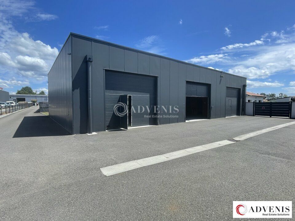 Location local d''activites 300 m² non divisibles