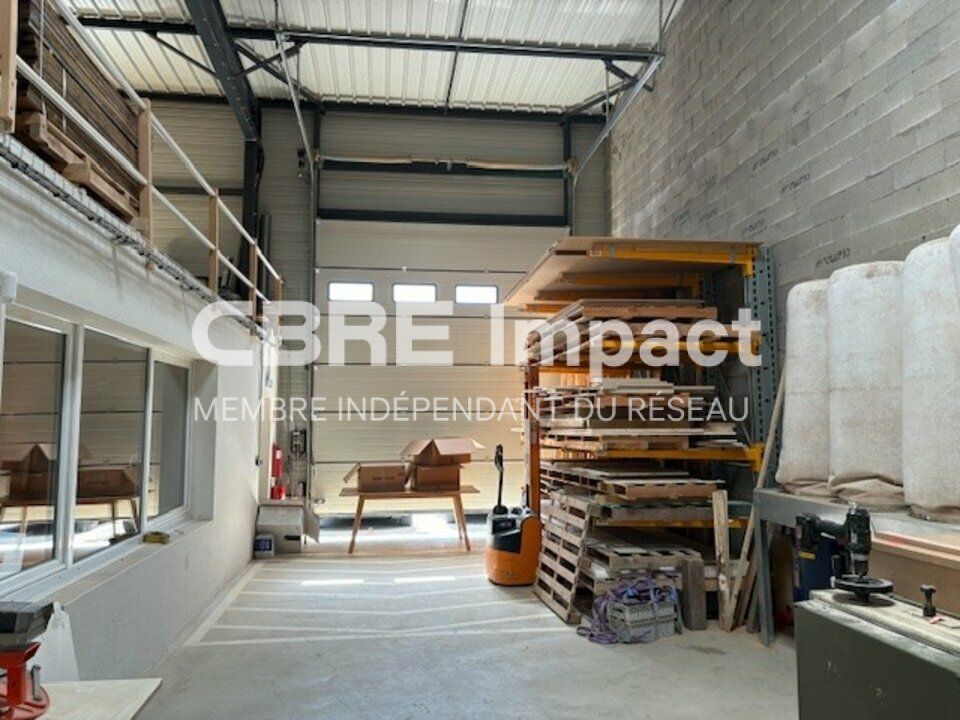 Location local d''activites 600 m² non divisibles