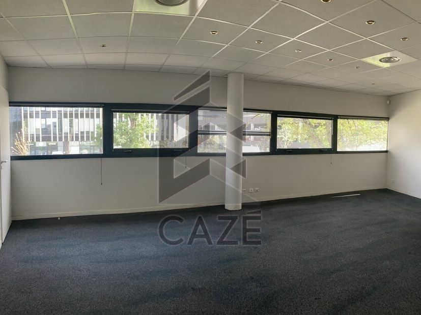 Location bureaux 550.03 m² divisibles à partir de 153 m²