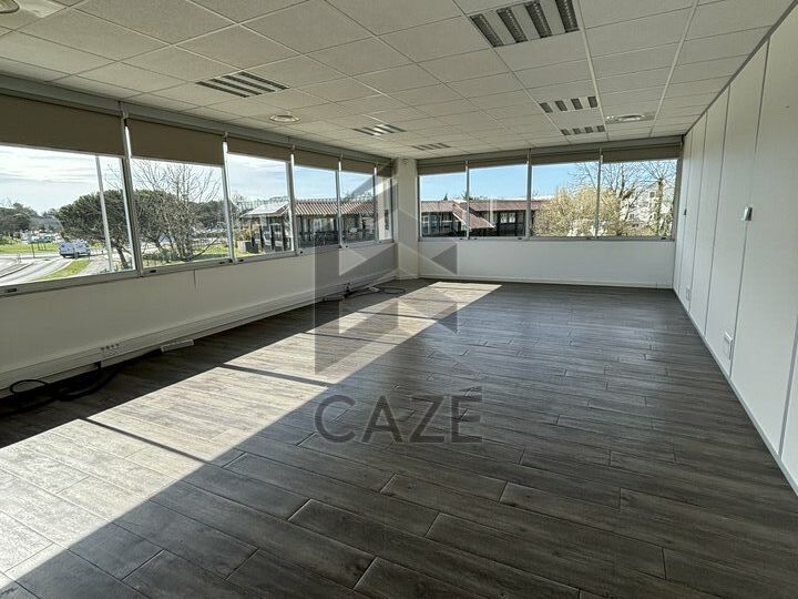 Location bureaux 430.79 m² divisibles à partir de 160 m²