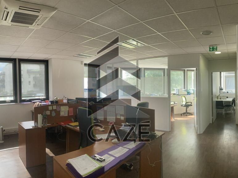 Location bureaux 95.28 m² non divisibles