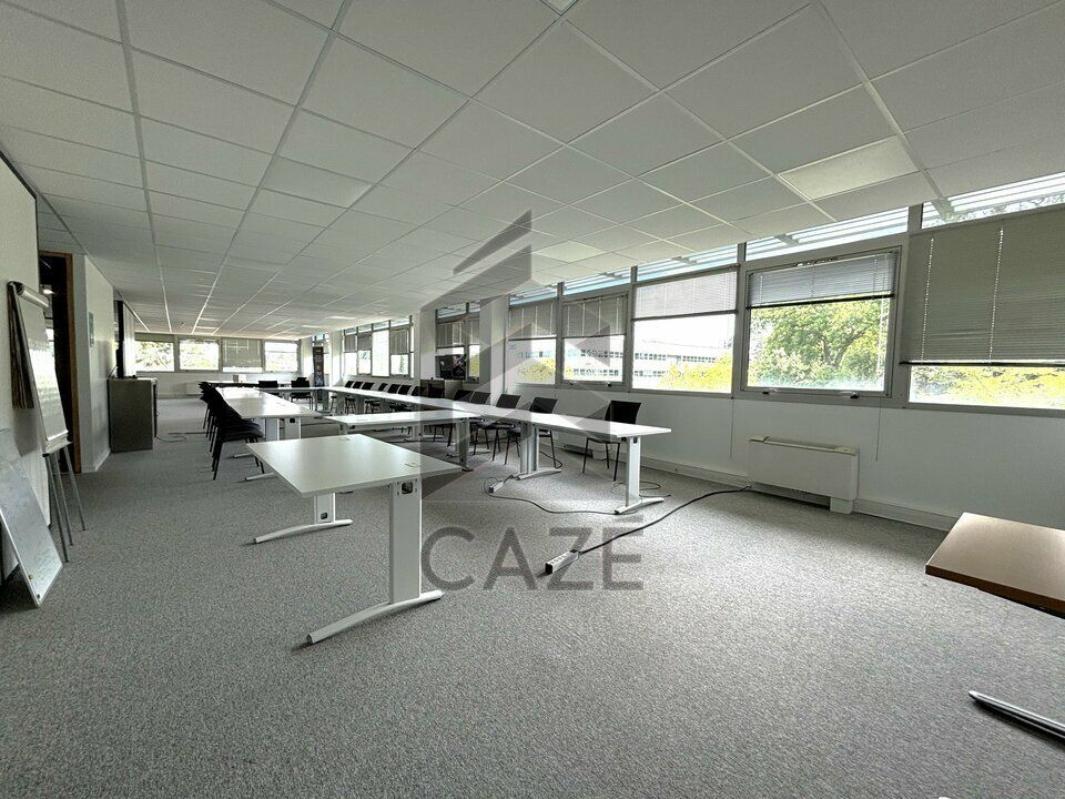 Location bureaux 590 m² divisibles à partir de 300 m²