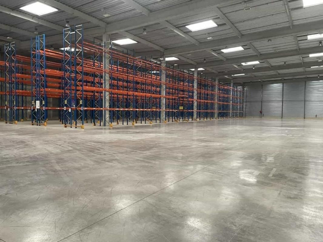 Location entrepôts 8762 m² non divisibles