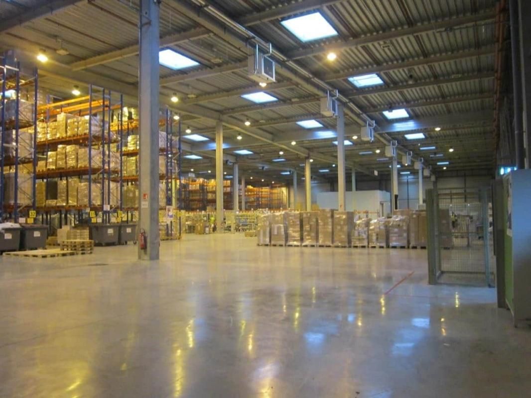 Location entrepôts 8762 m² non divisibles