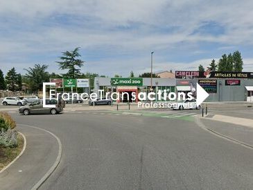 Location local commercial 226 m² non divisibles