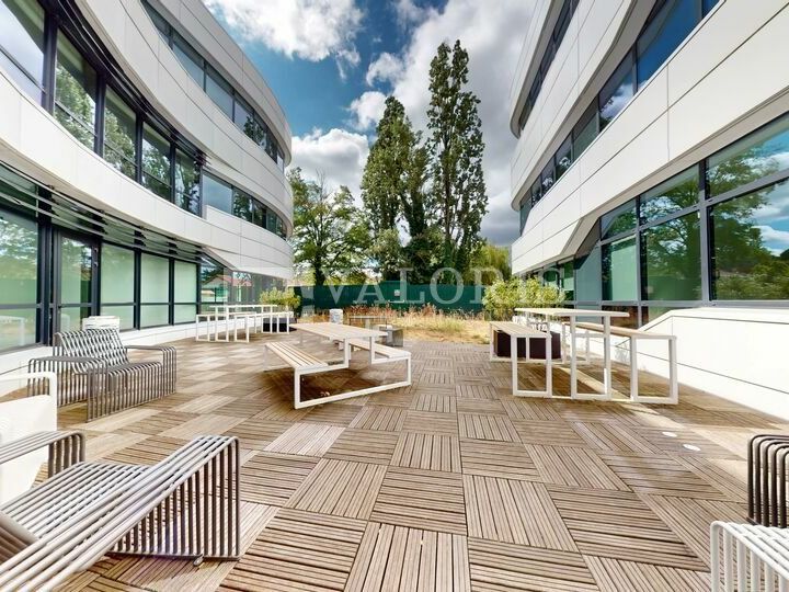 2210.15 m² pour ce bureaux en location à Champagne au mont d'or