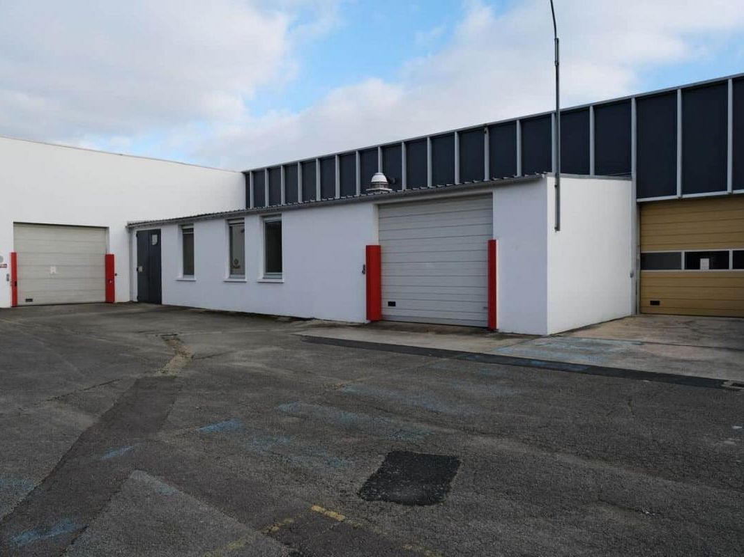 Vente entrepôts 6635 m² non divisibles