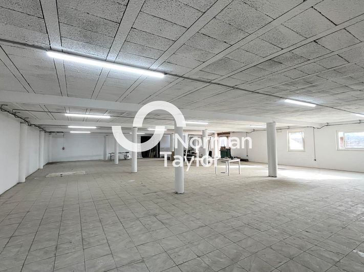 Location local d''activites 675 m² non divisibles