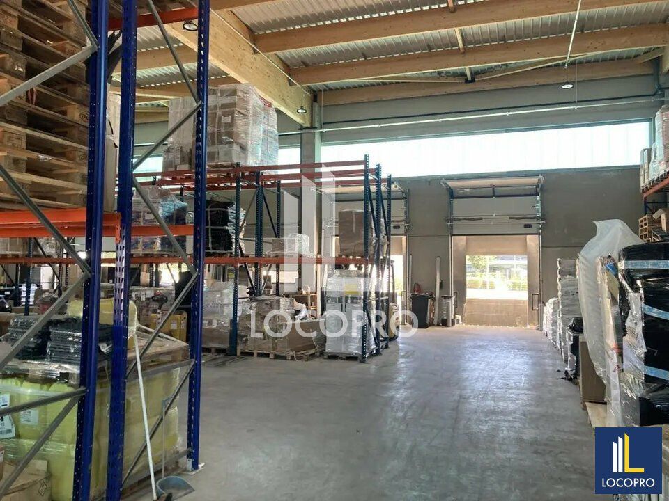 Location local d''activites 786 m² non divisibles