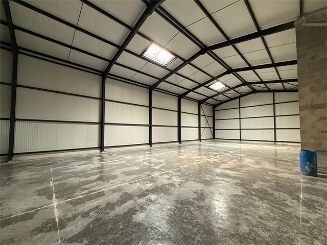 Vente entrepots 475 m² non divisibles