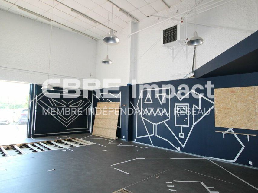 Local commercial d'une surface de 975 m² env.
