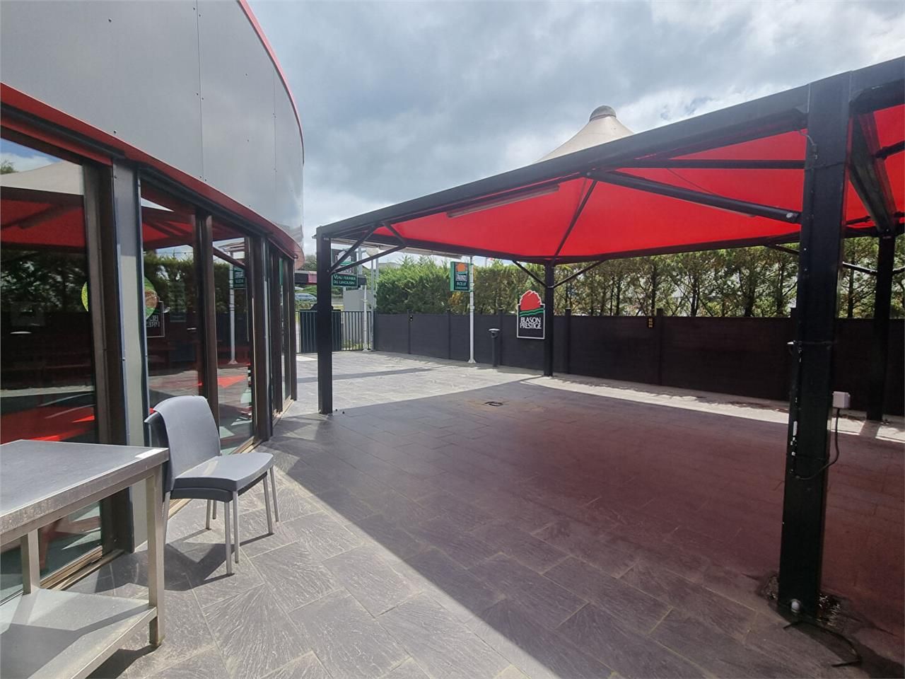 Location local commercial 500.00 m² à LIMOGES