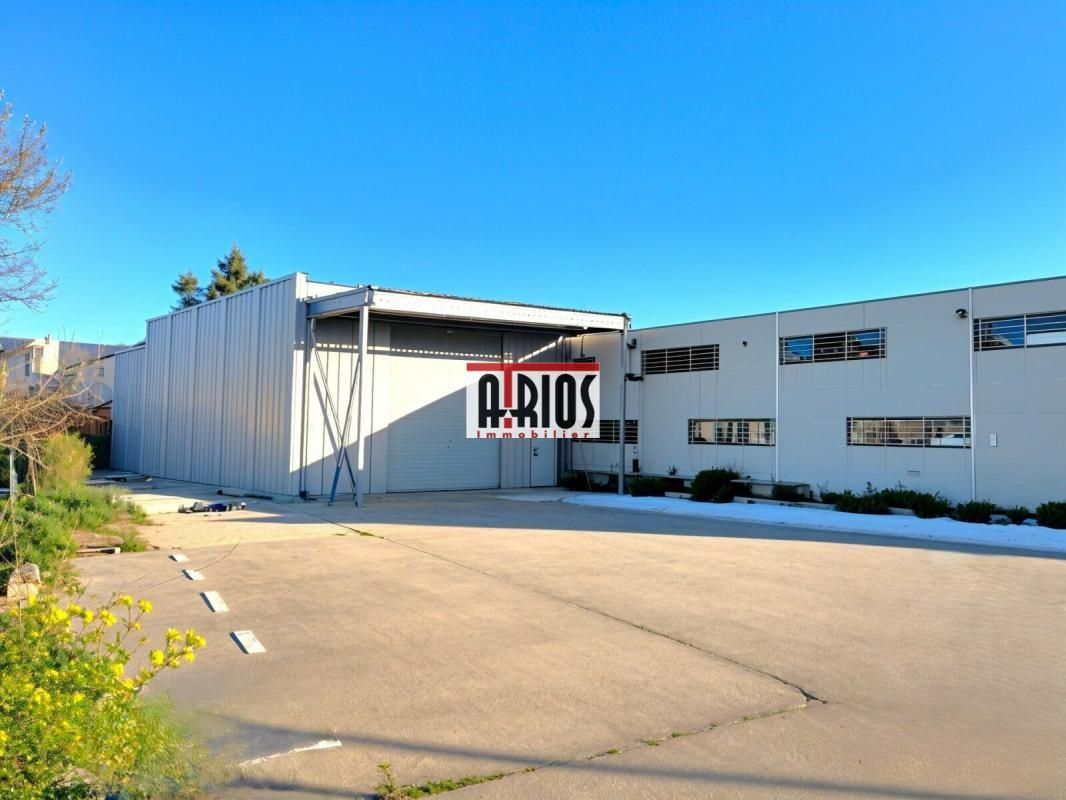 Vente entrepôts 1915 m² non divisibles