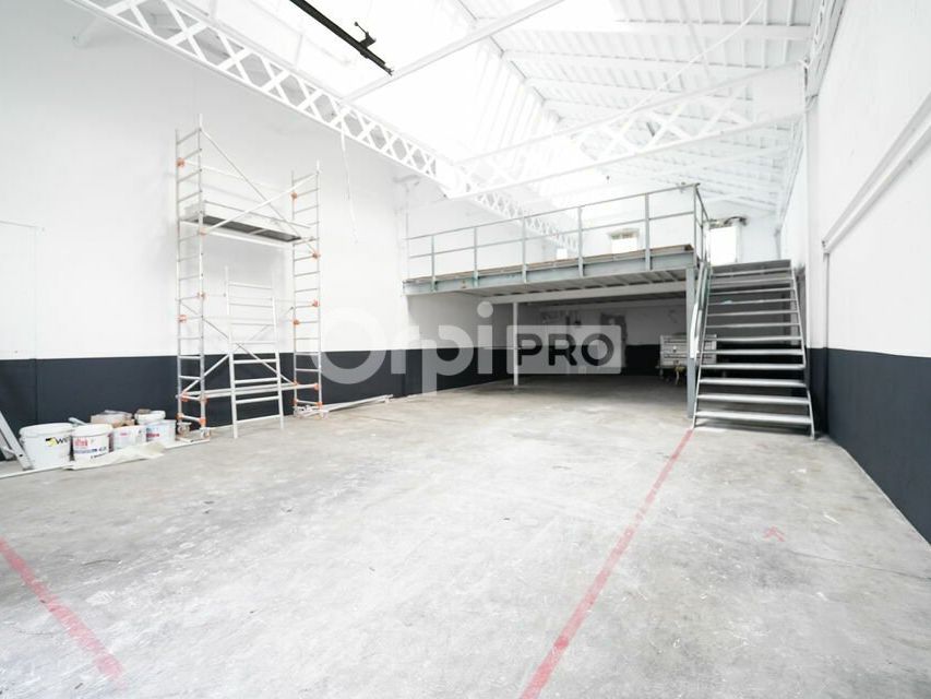 Location local d''activites 679 m² divisibles à partir de 92 m²