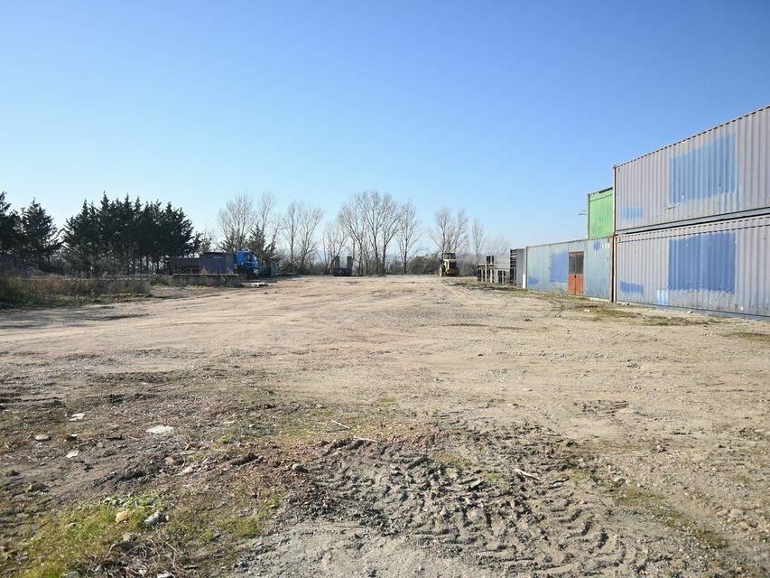 A LOUER - TERRAIN 3 000 M² - TERNAY