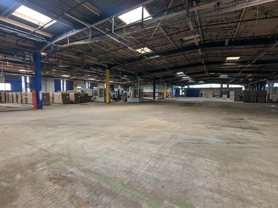 Location entrepôts 3200 m² non divisibles