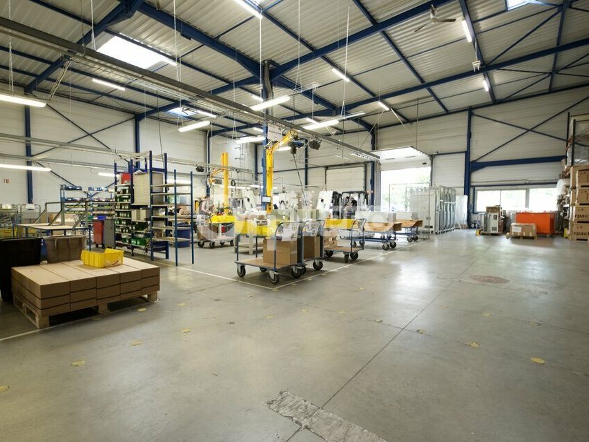Location local d''activites 2244 m² non divisibles