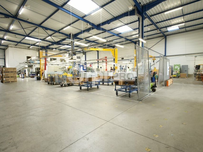 LOCAL D'ACTIVITE A LOUER - DAGNEUX 