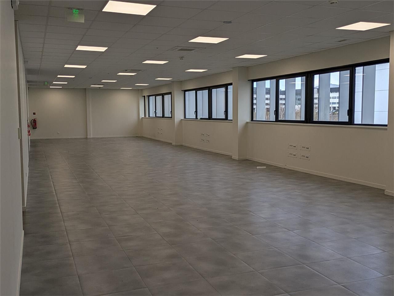 Vente local 2950.00 m² à LIMOGES