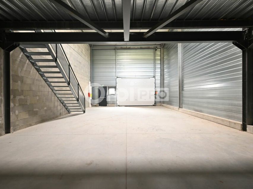 LOCAL D'ACTIVITE A LOUER - 146 m² - SAINT PRIEST