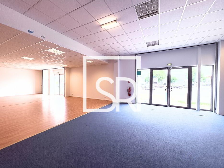 Location local commercial 878 m² non divisibles