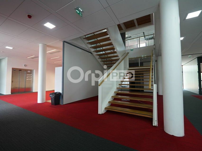 Location bureaux 2006.7 m² non divisibles