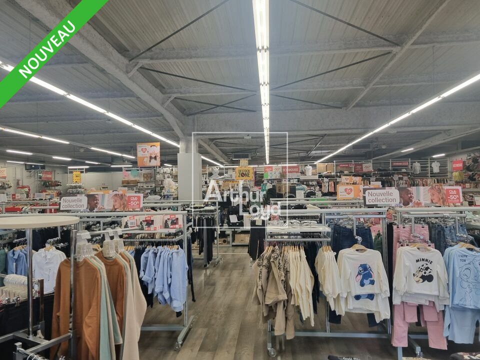 Local commercial spacieux disponible