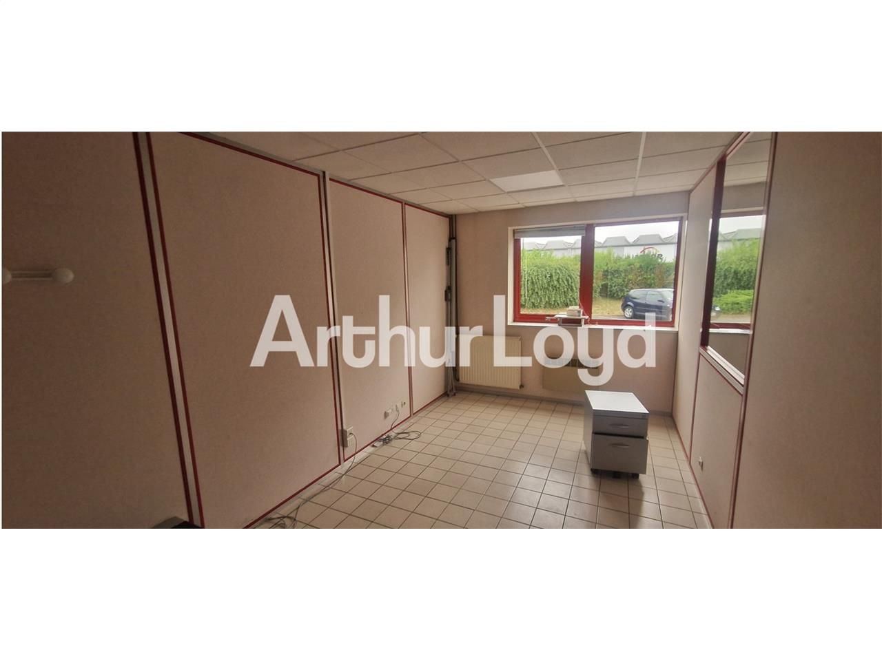 Location local 10250.00 m² à GRENTHEVILLE