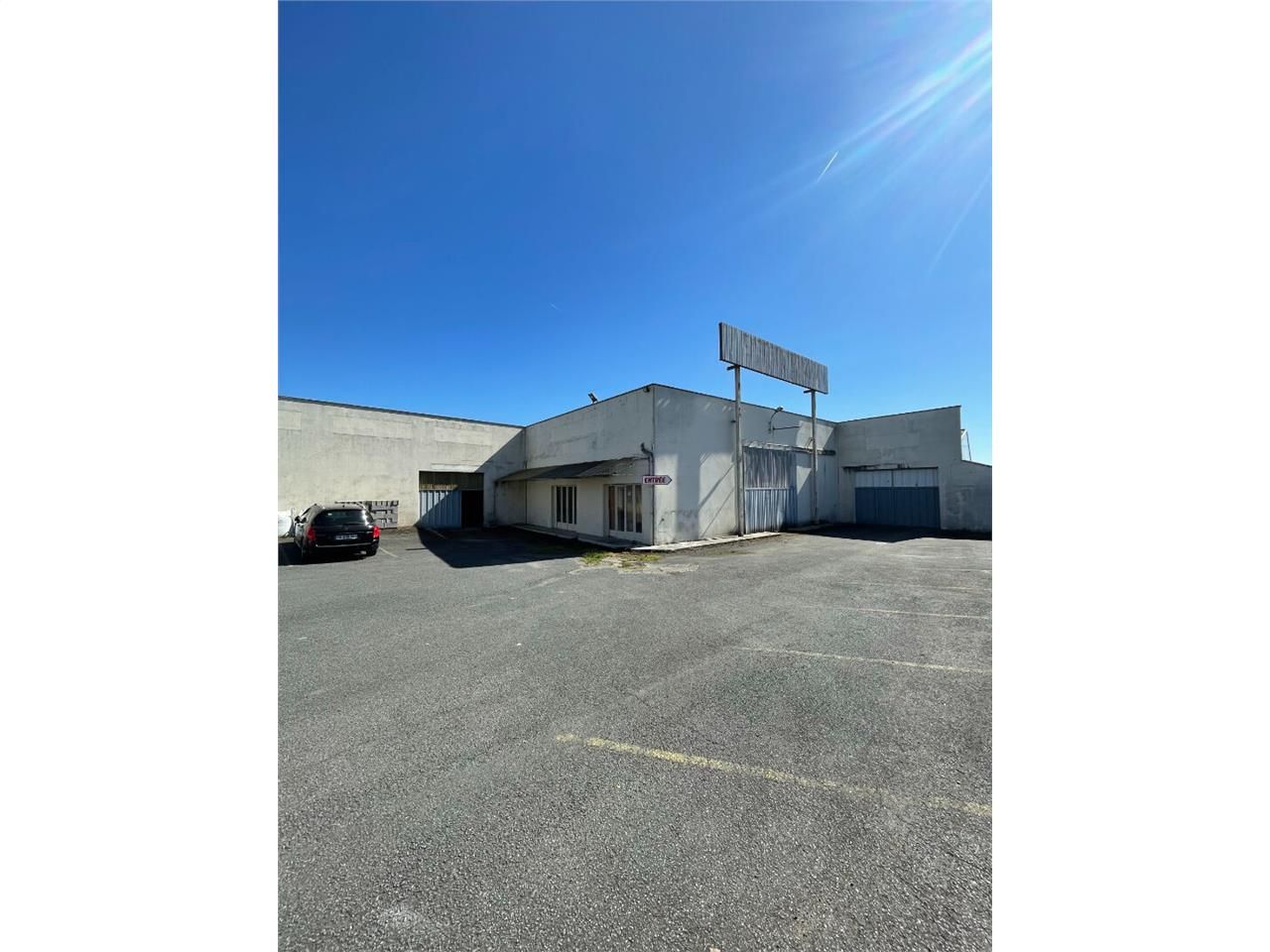 Vente local 1200.00 m² à SAINT JUNIEN