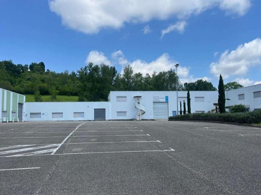 Vente entrepôts 6500 m² non divisibles