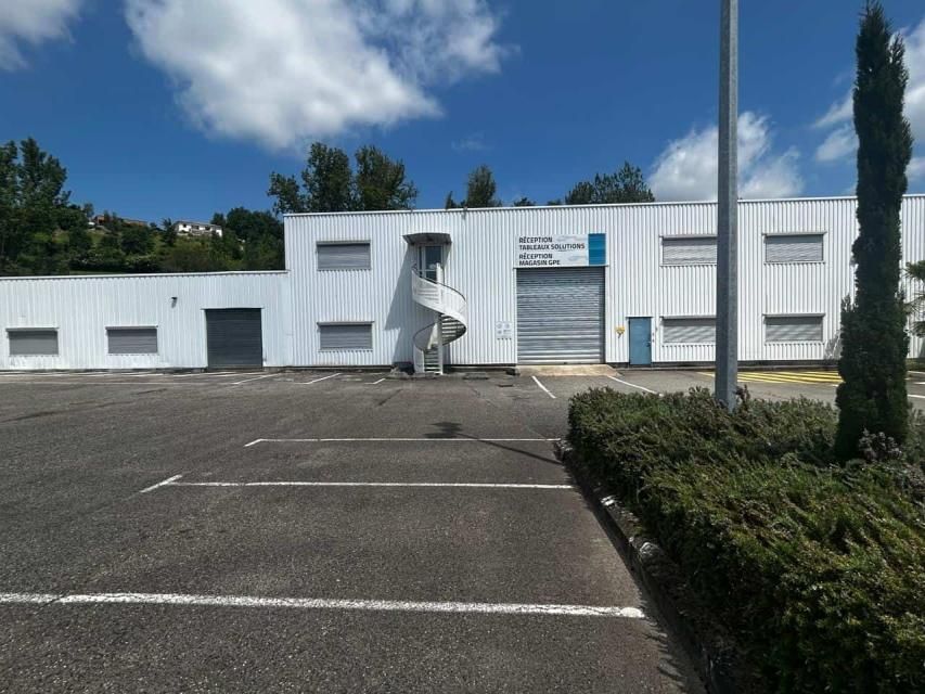 Vente entrepôts 6500 m² non divisibles