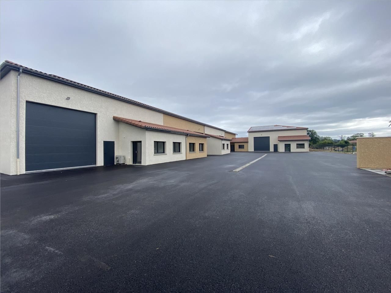 Location entrepots 287 m² non divisibles